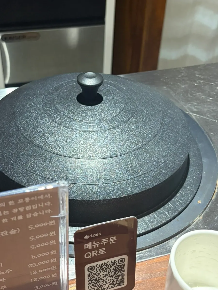 Cast-iron cauldron in Wolhadong's kitchen