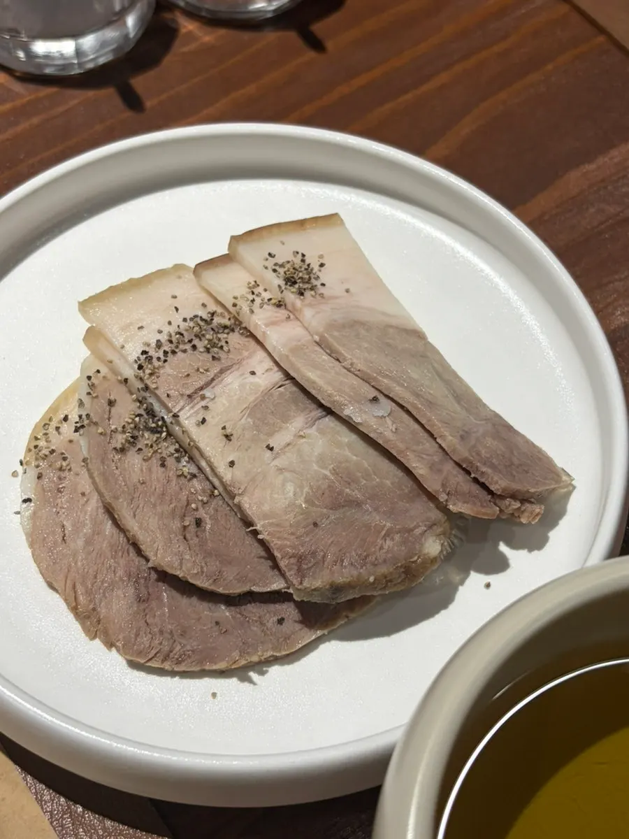 A plate of Wolhadong's cold jeyuk tasting