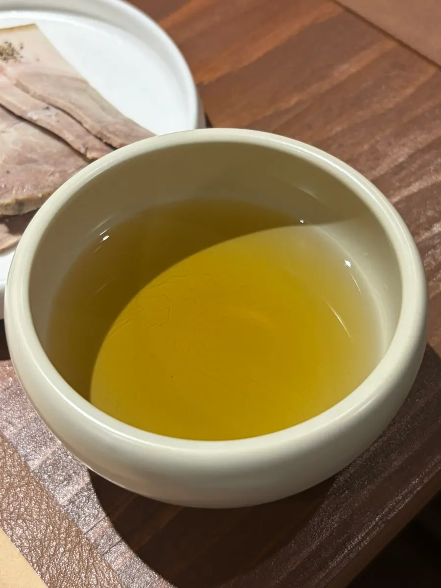 A glass of sogokju ordered alongside the gomtang