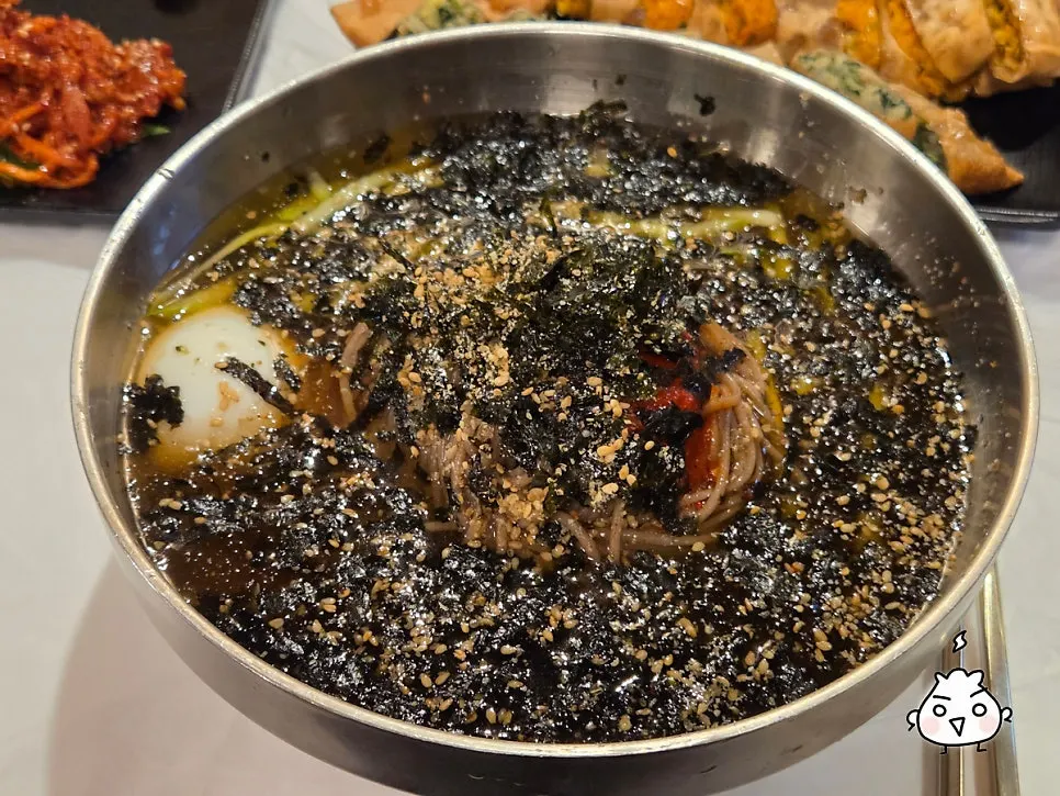 2인세트로 나온 막국수 두 그릇