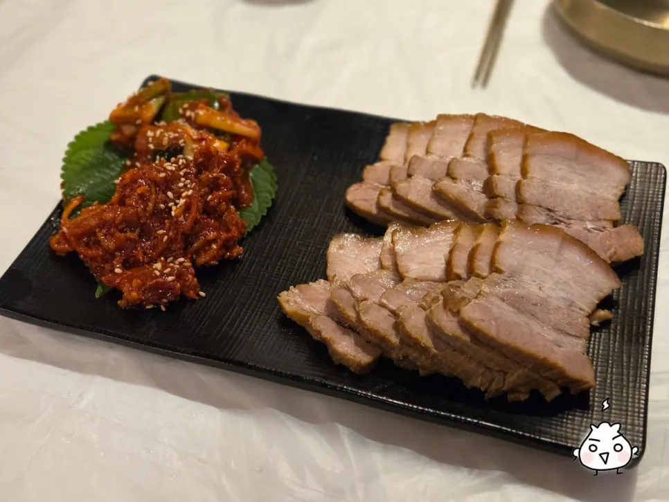 비벼낸 비빔막국수 면 클로즈업