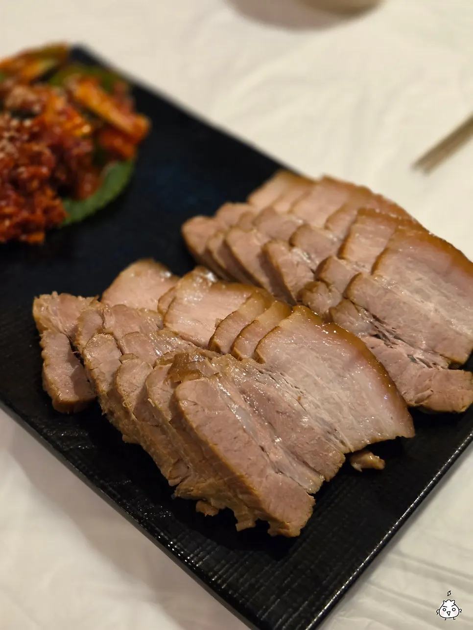 인사동 한옥 매장의 세로 컷 전경