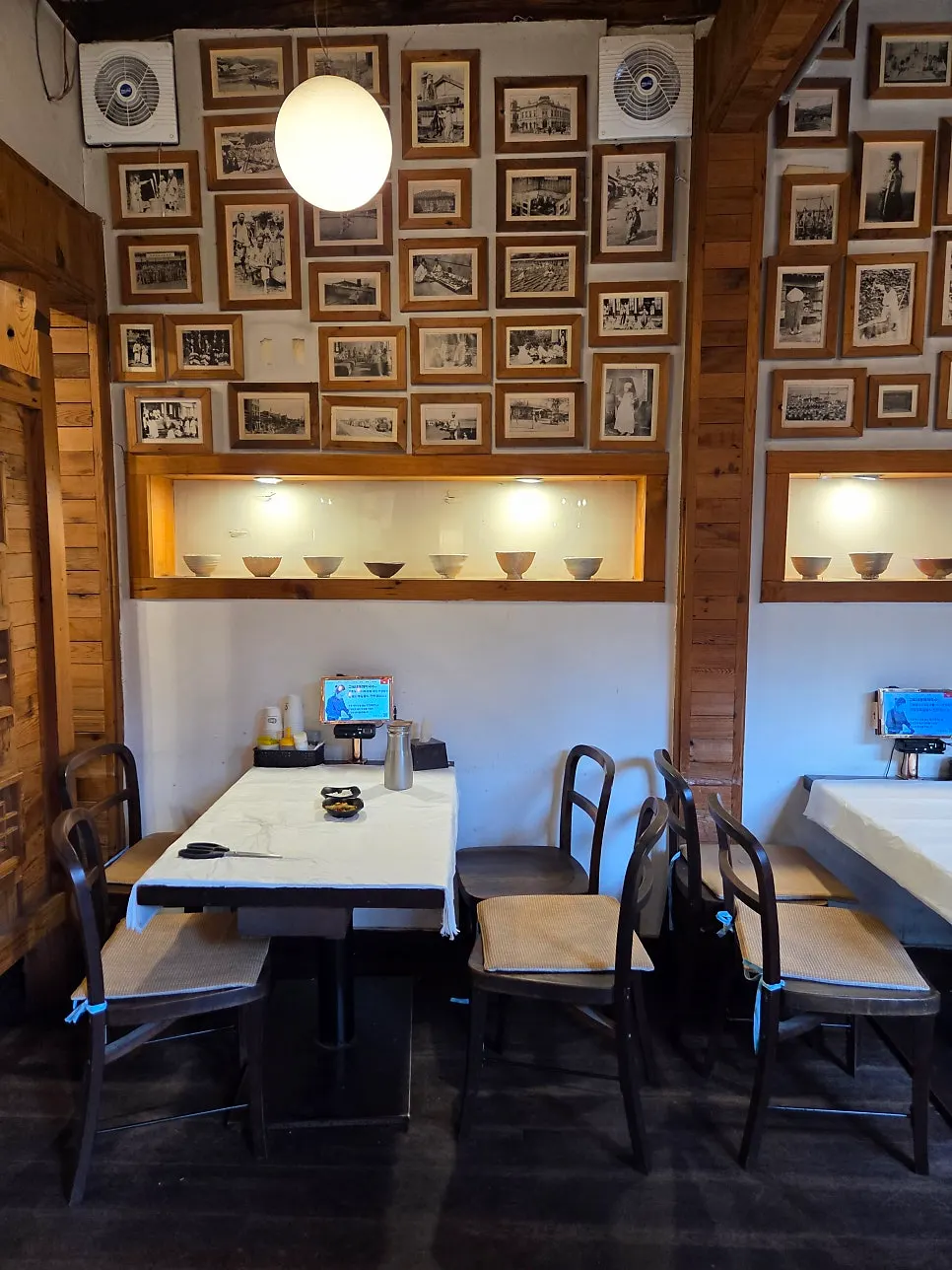 Hanok interior seating at Goshine Donghae Makguksu Jongno branch
