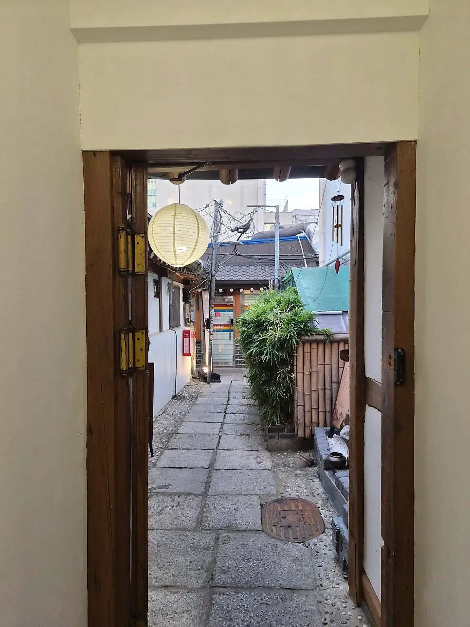 세로로 담은 월하동 곰탕 한 상