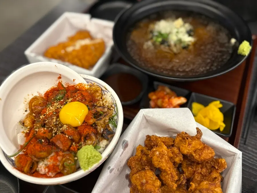 Table with soba and daechang rice bowl together