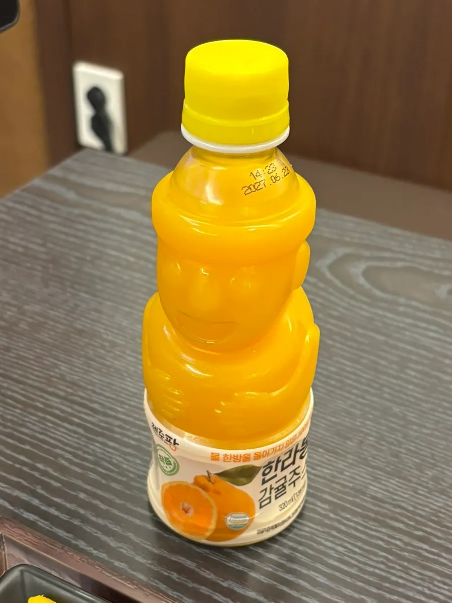 복숭아 맛 이츠리치 하이볼과 새우튀김