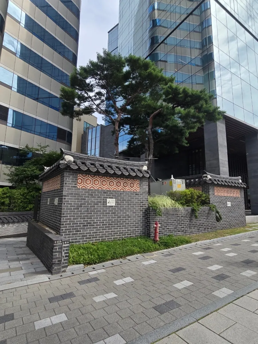 Corridor leading to the 3rd floor of Annyeong Insadong