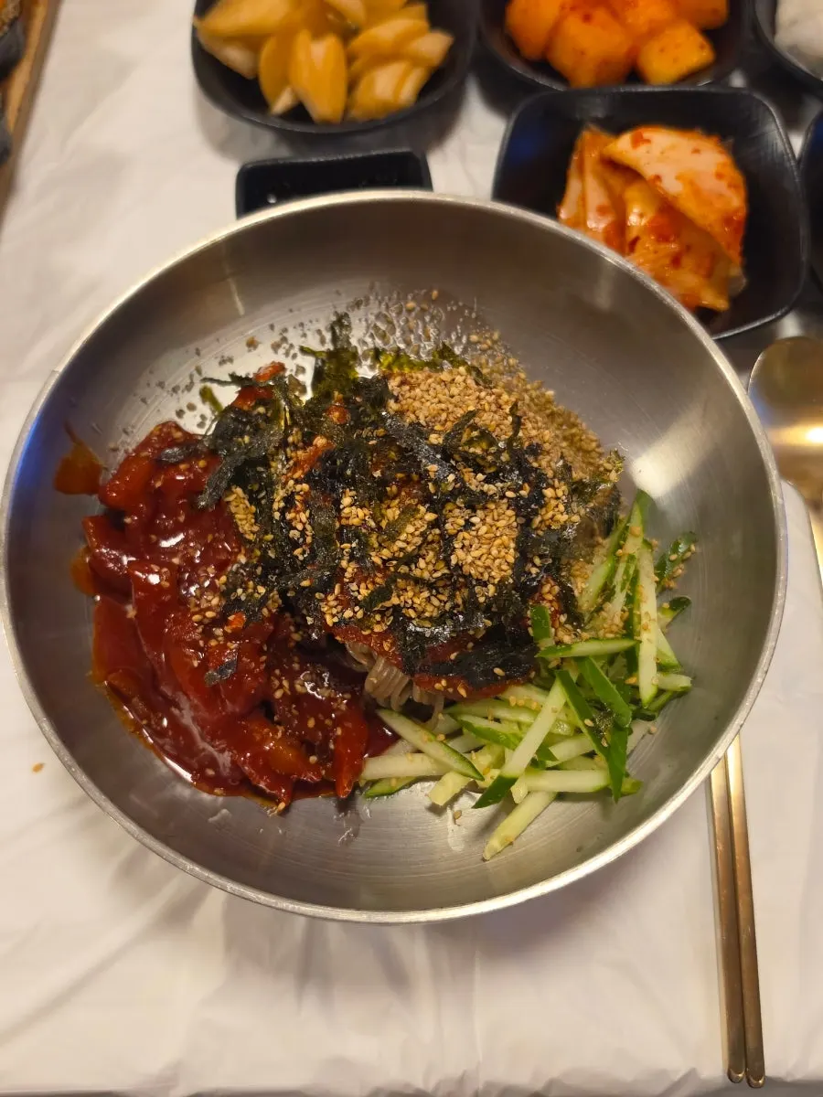 Close-up of the hoe-makguksu
