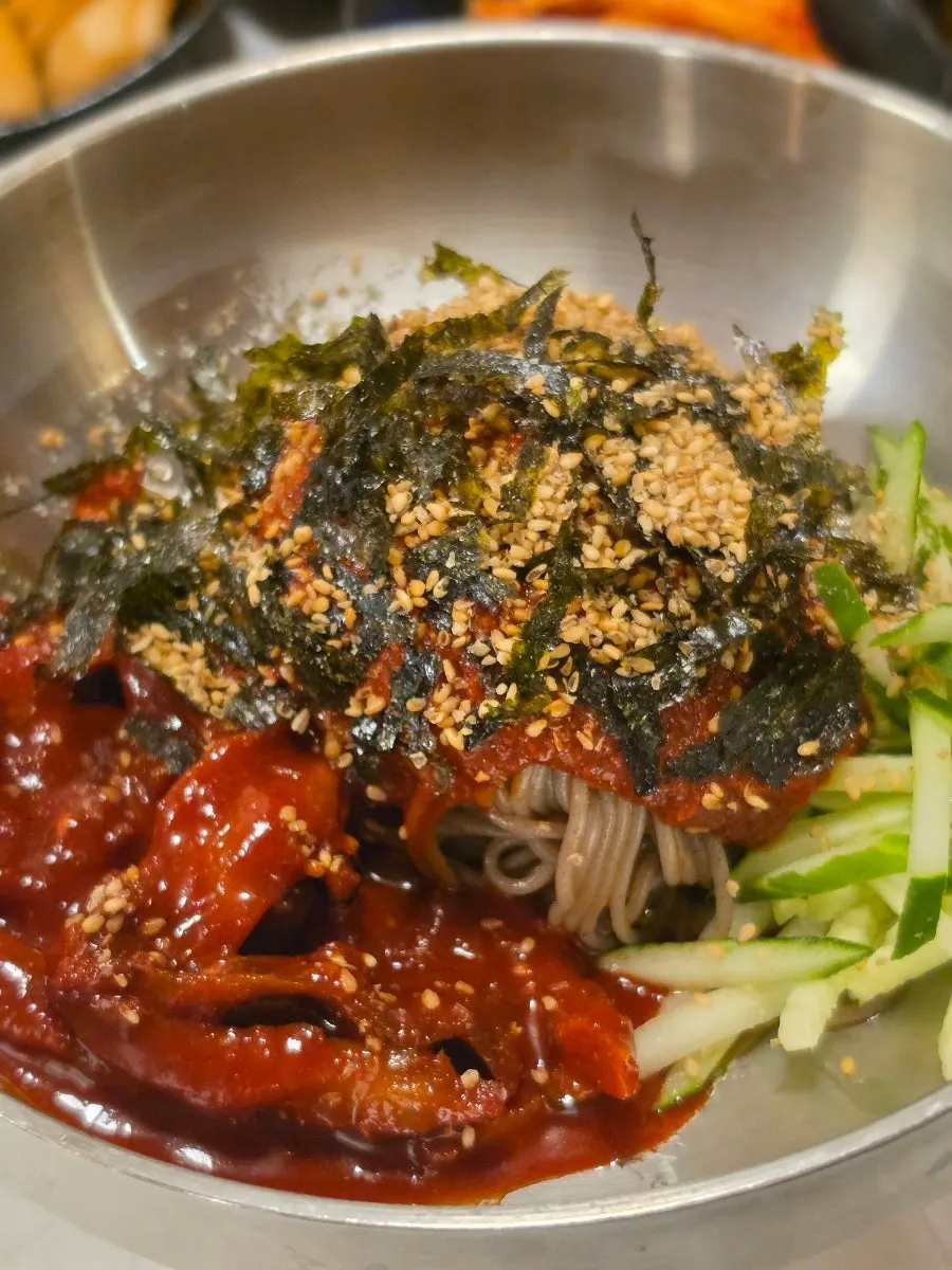 Mixed hoe-makguksu with pollock jeotgal