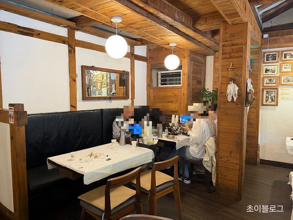 Entrance of the Jongno branch of the two-generation Gangneung makguksu restaurant
