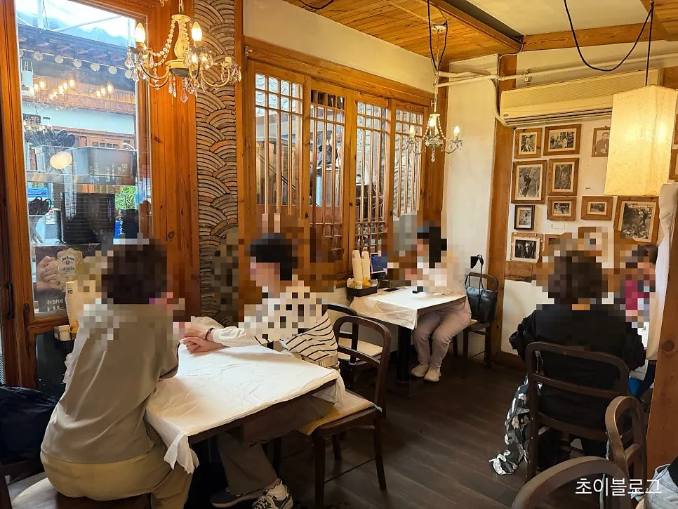 Hanok-style exterior of Goshine Donghae Makguksu