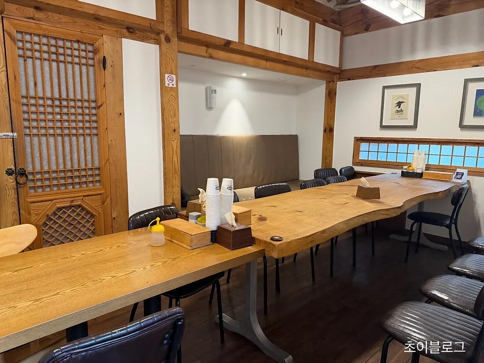 Serene hanok courtyard and entrance to the private room