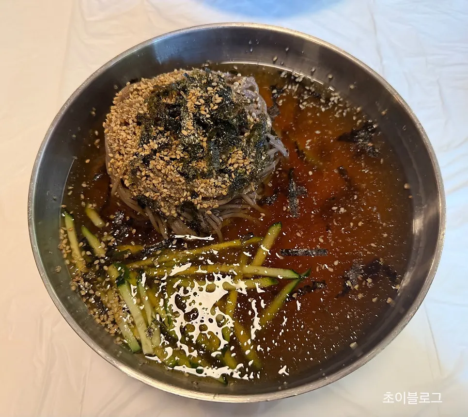 Table spread of sesame-topped makguksu and bossam