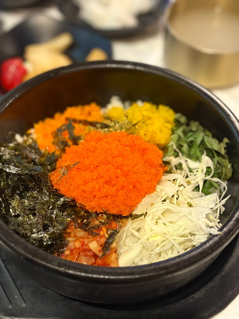 비비기 전 돌솥비빔밥 재료 클로즈업