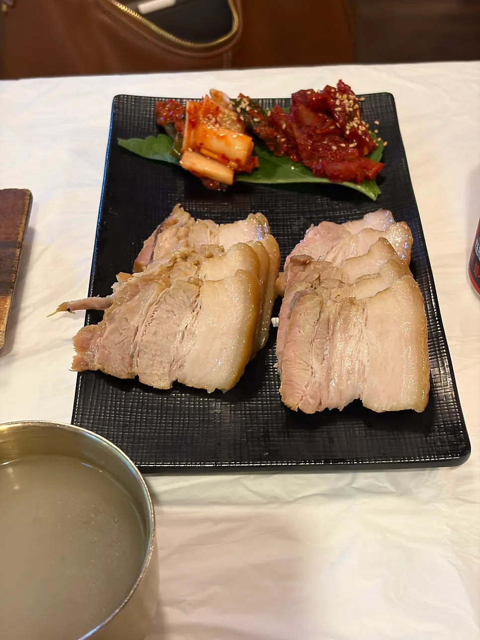 2인세트에 함께 나온 까막장 수육