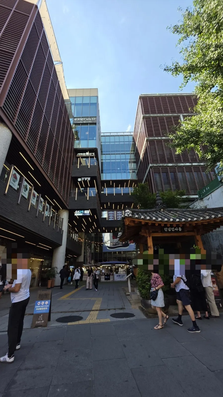 Goshine Donghae Makguksu Jongno branch in an Insa-dong hanok alley