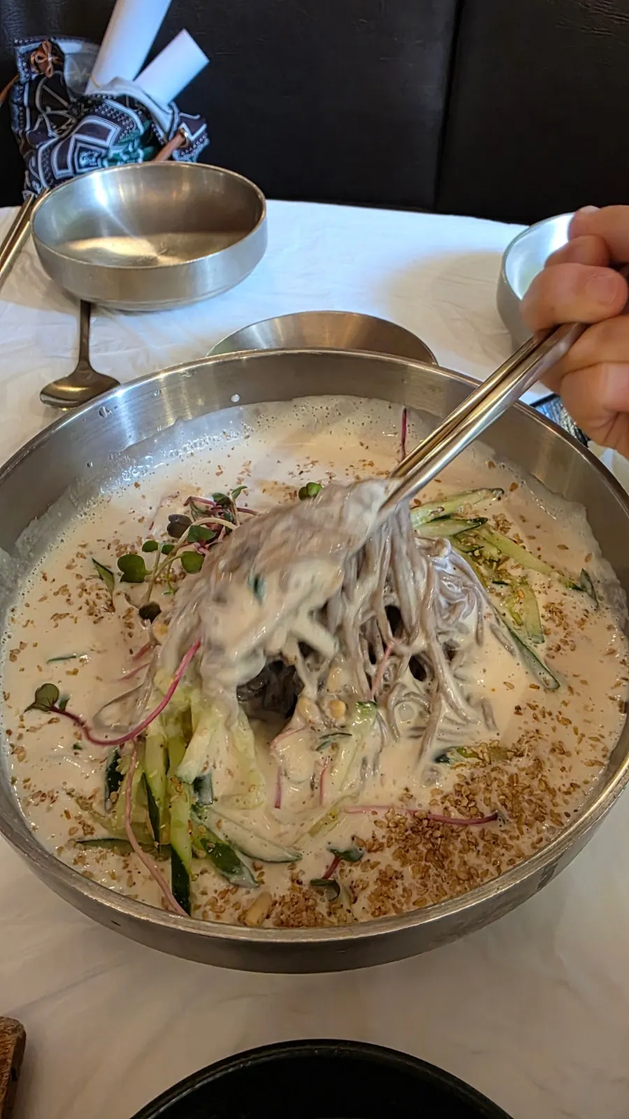 Mixed noodles of the pine nut soft tofu makguksu