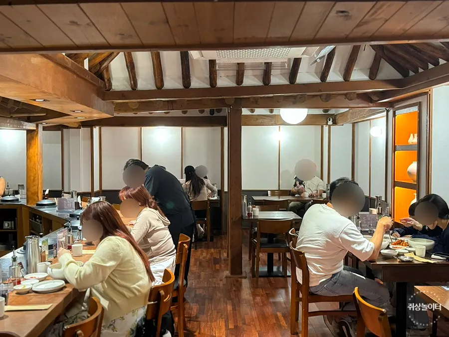 국내산 김치 사용 안내가 있는 월하동