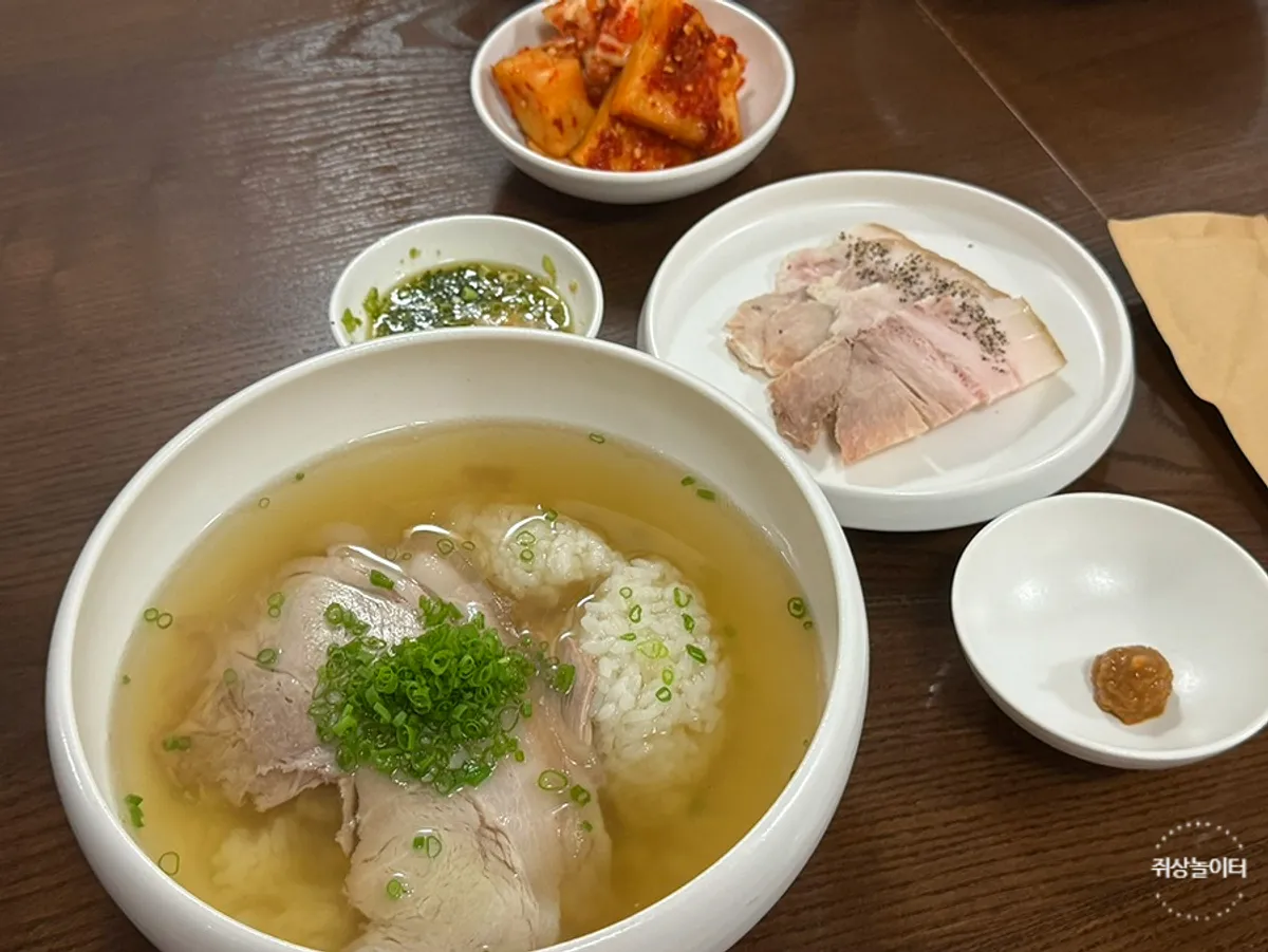 월하곰탕 2인과 냉제육 맛보기 상차림