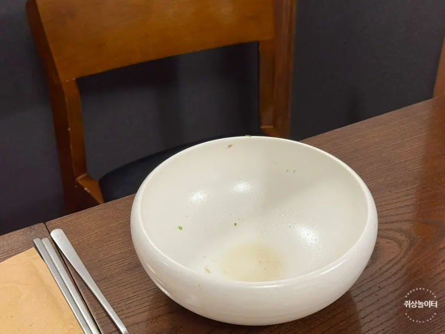 토렴해 밥이 들어 있는 월하동 돼지곰탕