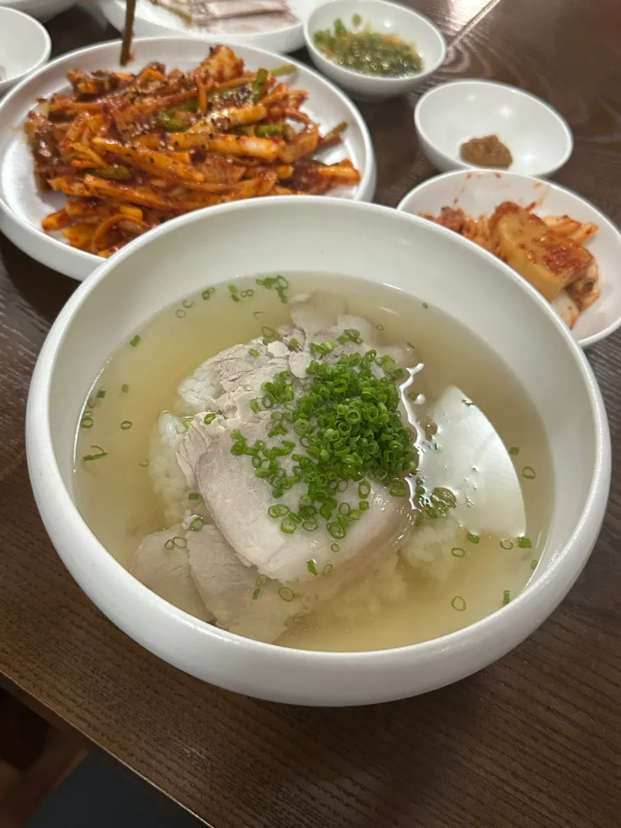 청근장 소스와 냉제육