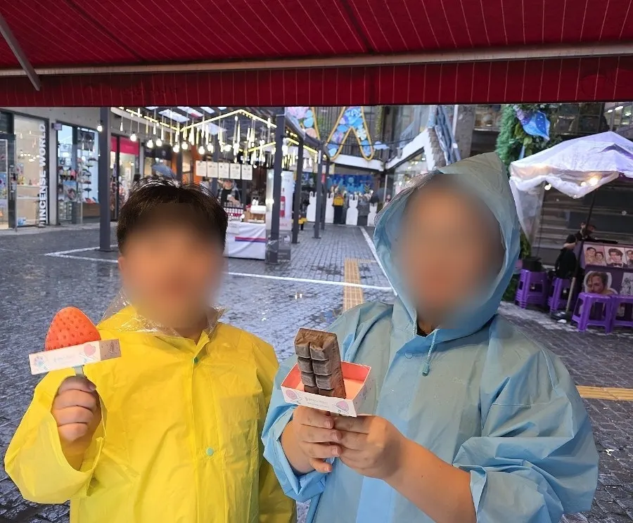 Ssamziegil in Insadong visited with the children
