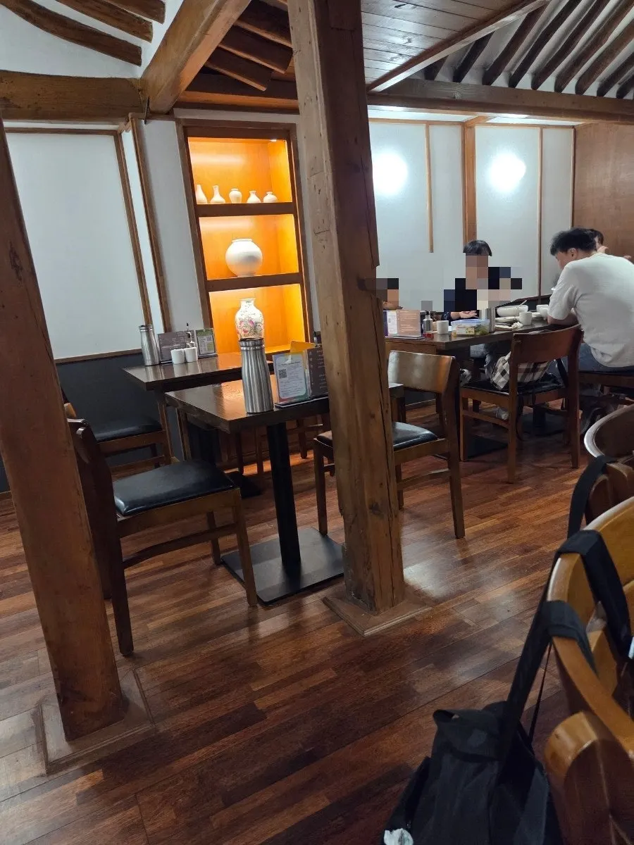 오픈 키친 앞 월하동 다찌 바 테이블