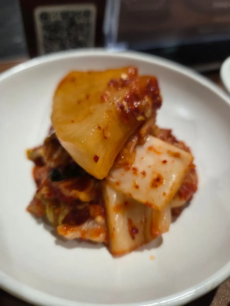 곰탕과 함께 나온 김치 반찬