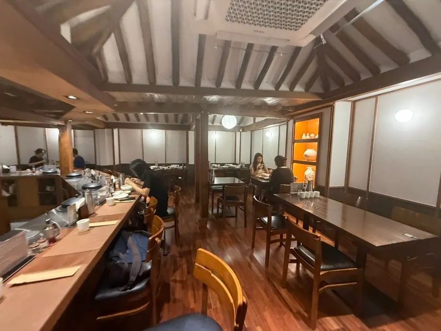 놋그릇에 담긴 월하동 맑은 곰탕