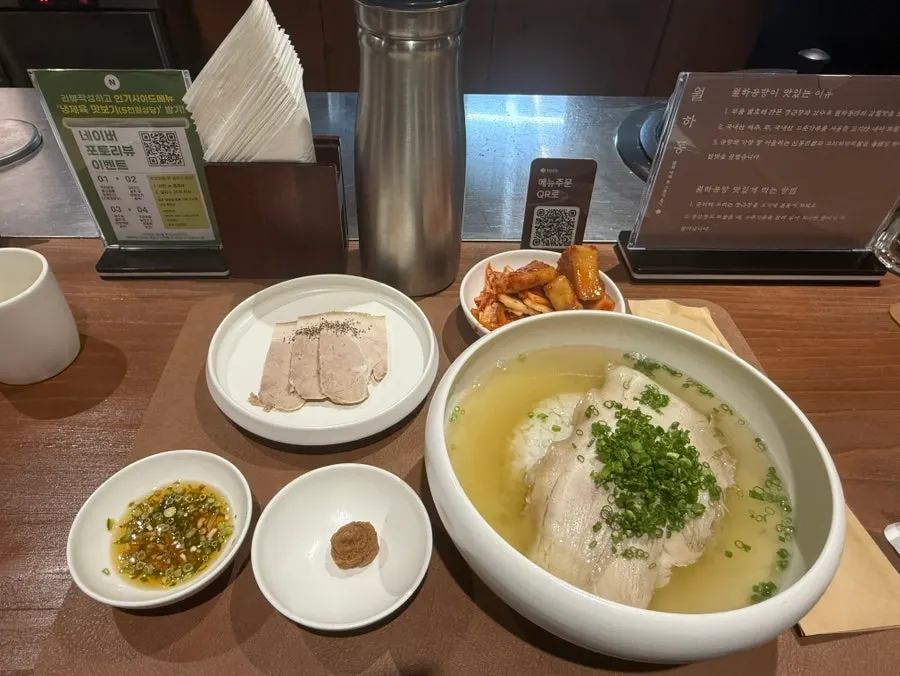 얇게 저민 월하동 수육 한 접시