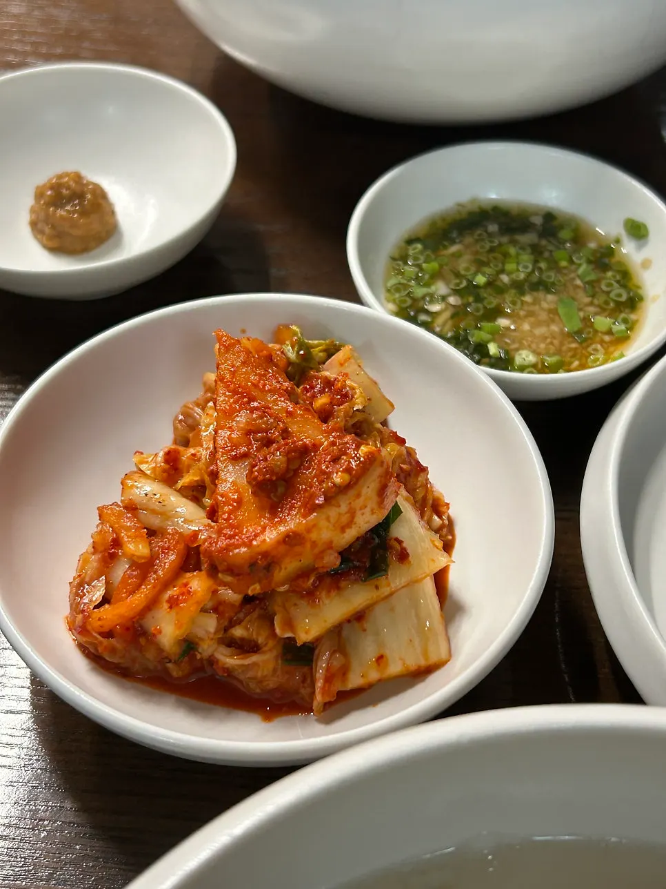 Kimchi served alongside the gomtang