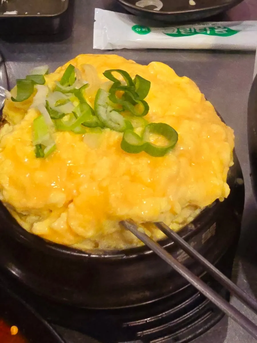 Thick tongmokssal dipped in sauce