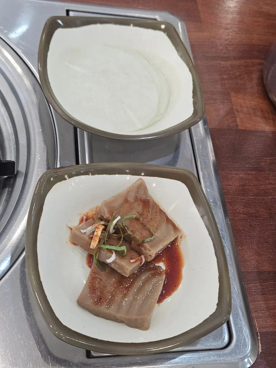 Basic side dishes at the self-serve bar