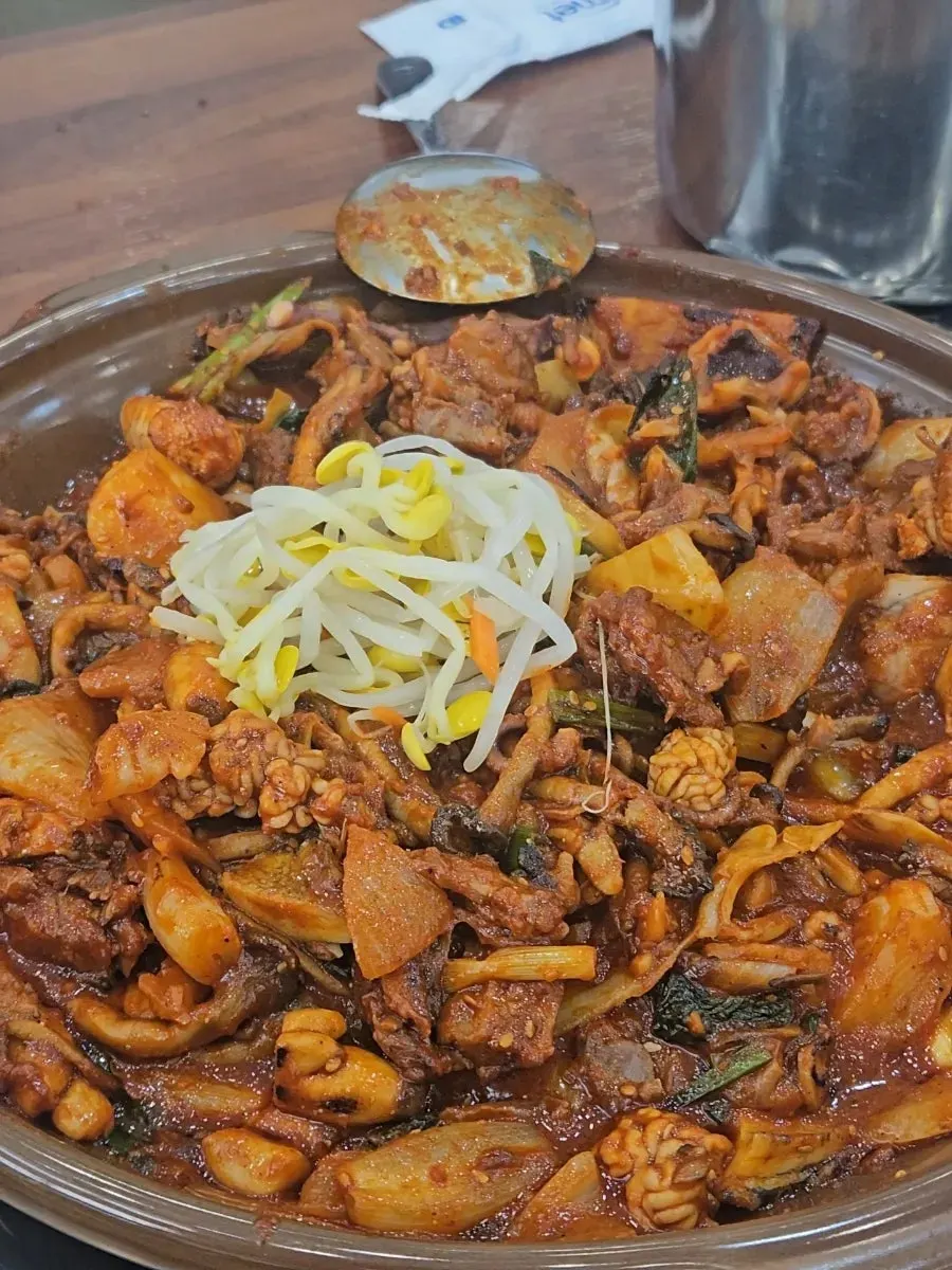 Mild-spice seafood braised rib stew mixed with sauce
