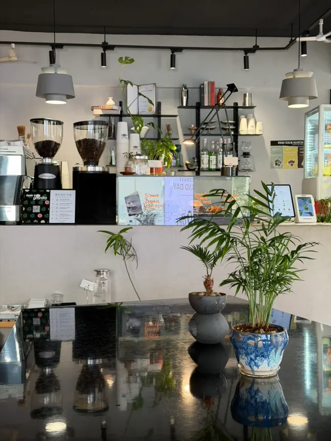 Entrance view of Iridescent café with its terrace