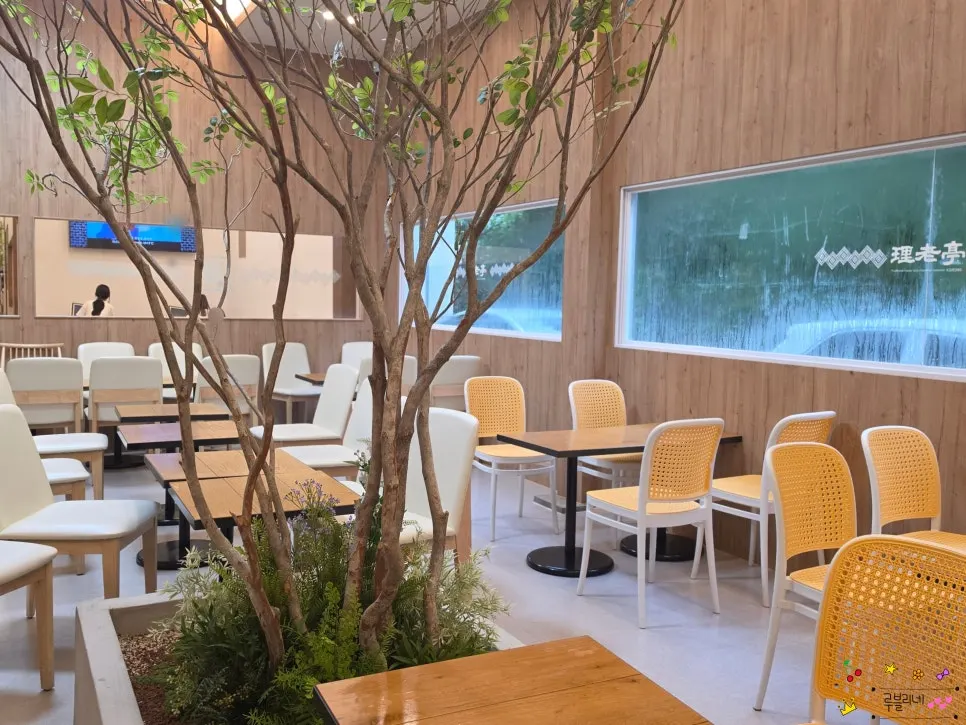 The spacious waiting area at Irojeong Gumi Geumosan Direct Branch