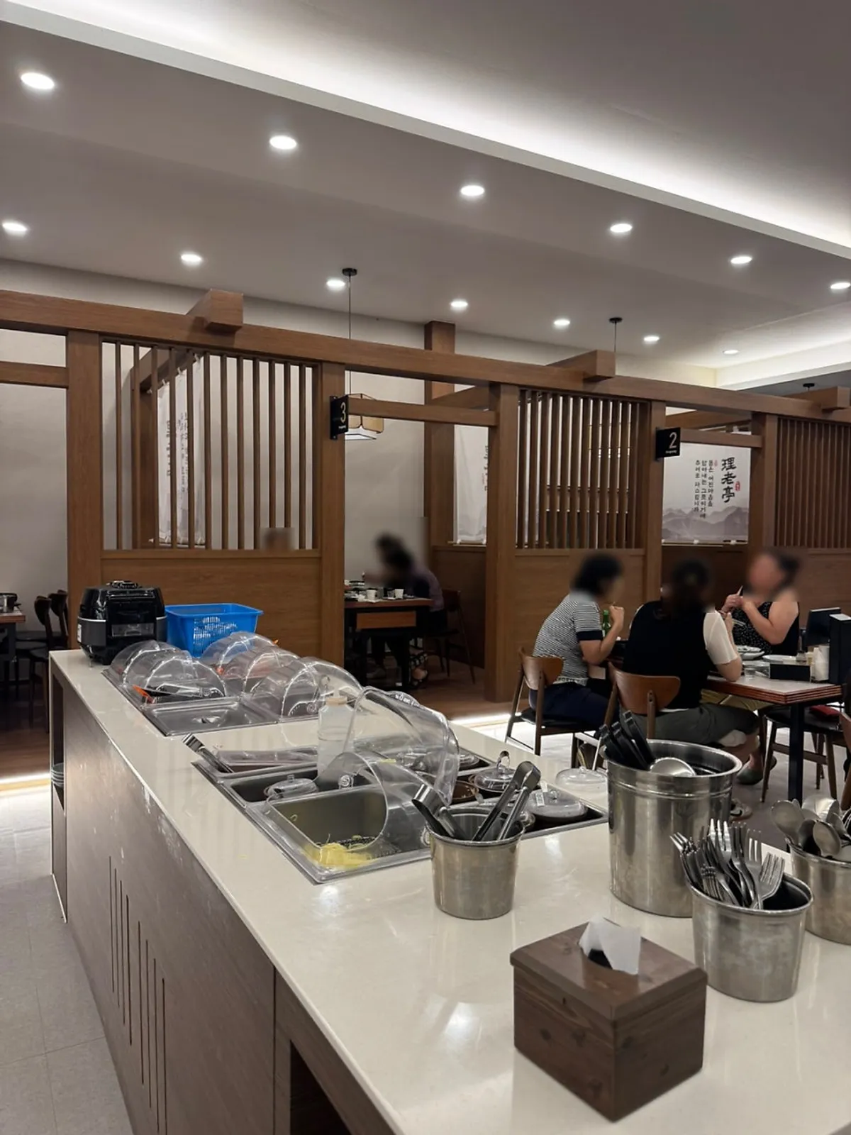 Pintu masuk dan ruang parkir Irojeong Gumi Geumosan Direct Branch