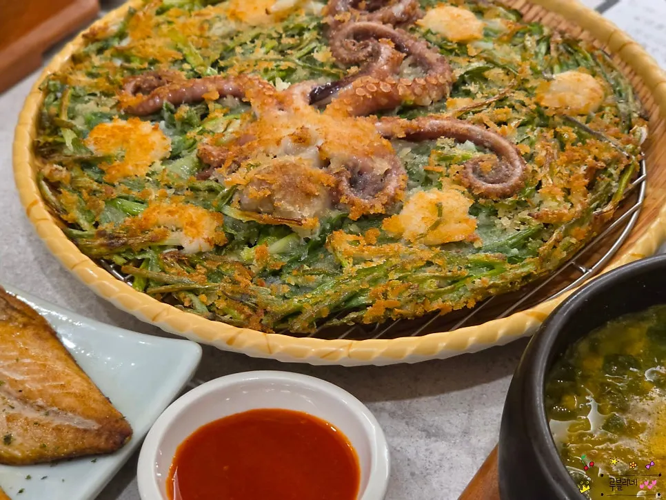 Side dishes served with the sanghwang loach soup set