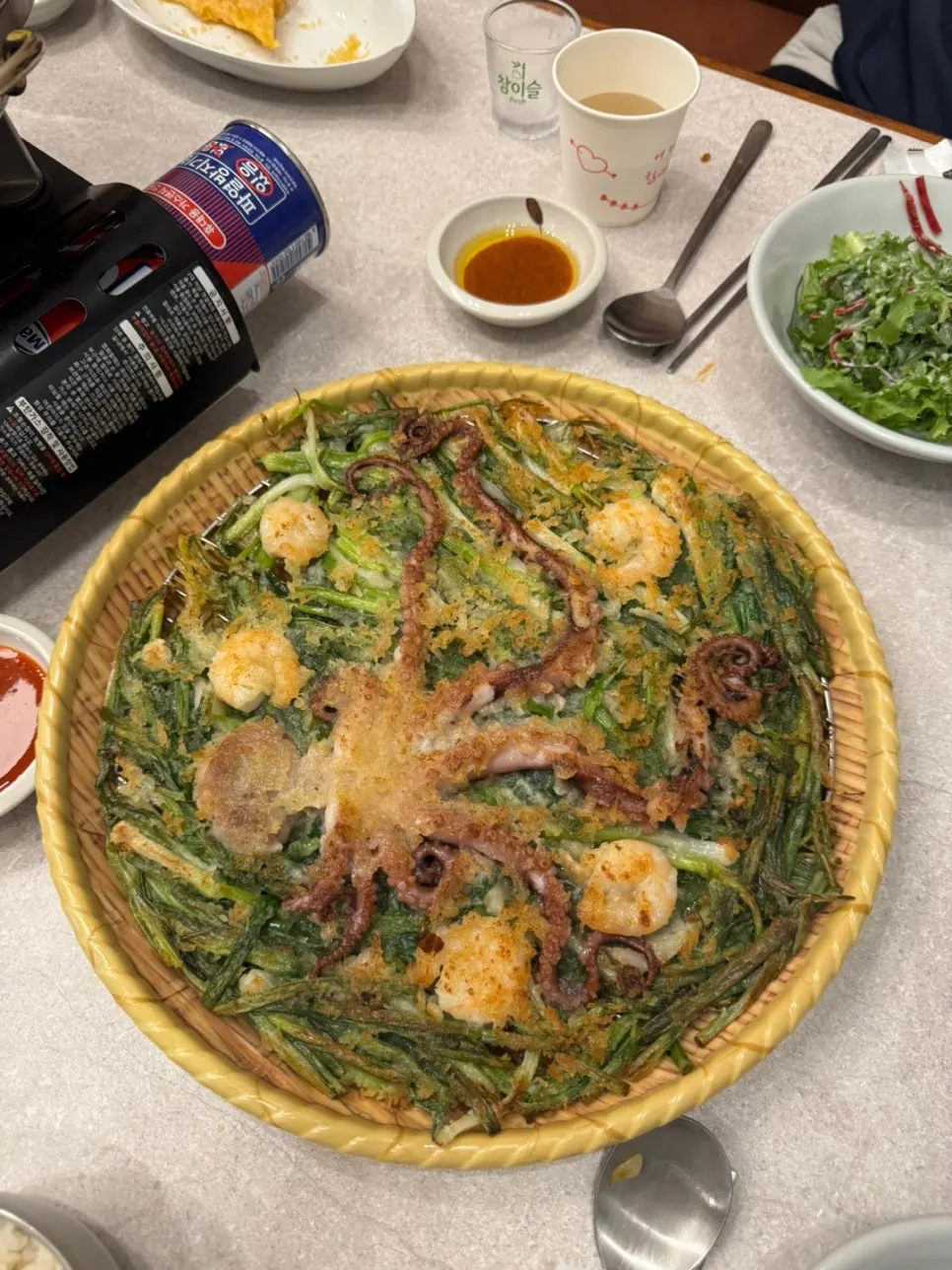 Setengah pinggan suyuk kambing hitam dengan cendawan eunyi dan ginseng liar snow-flower