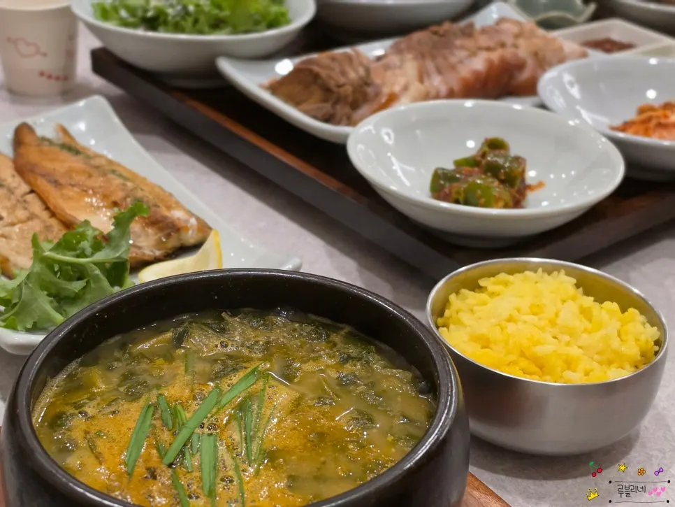 Close-up of the rich broth of the loach soup