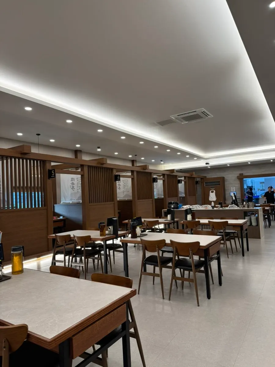 Clean interior of Irojeong Geumosan Direct Branch
