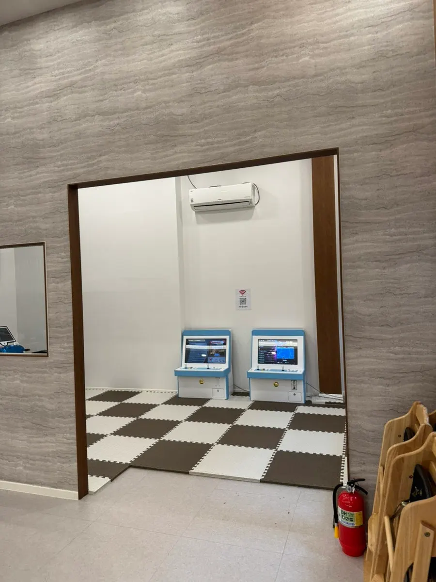 Irojeong waiting area and kids' play space