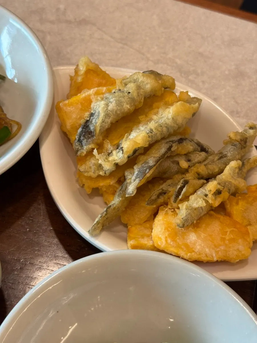 Loach fritters served alongside the set