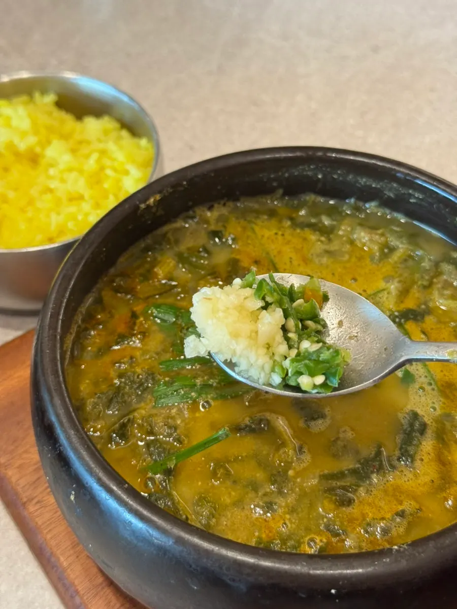 A generously portioned bowl of Irojeong loach soup
