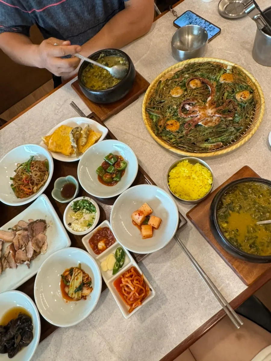 Table with loach soup and seafood pancake side by side