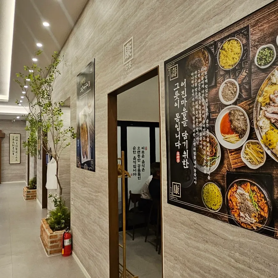 Irojeong's private room seating used by families