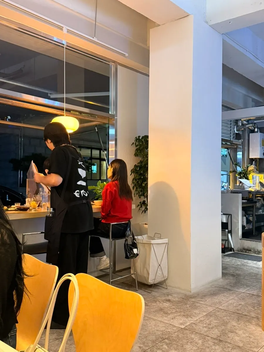 우드 인테리어의 이로우 내부 개별 좌석