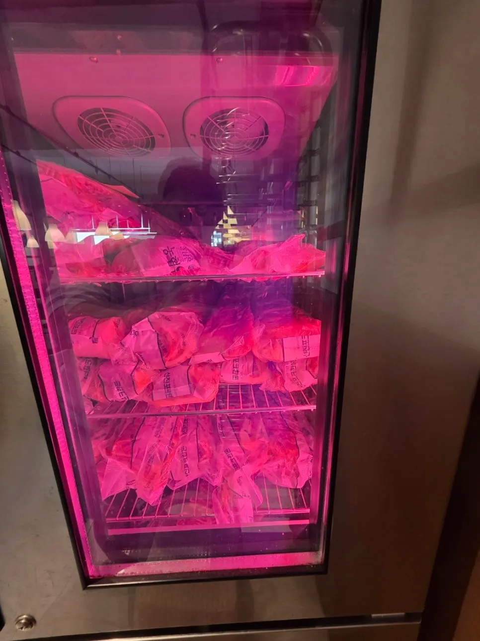 Meat undergoing 72-hour cross-aging