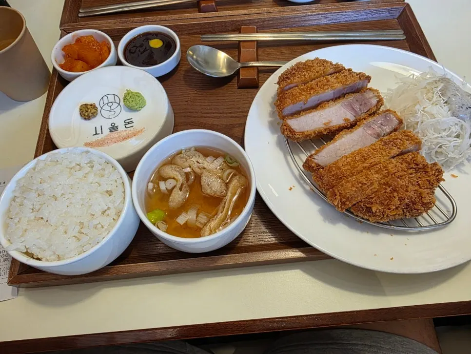 A full tonkatsu meal at Sioldon Ilwon Branch
