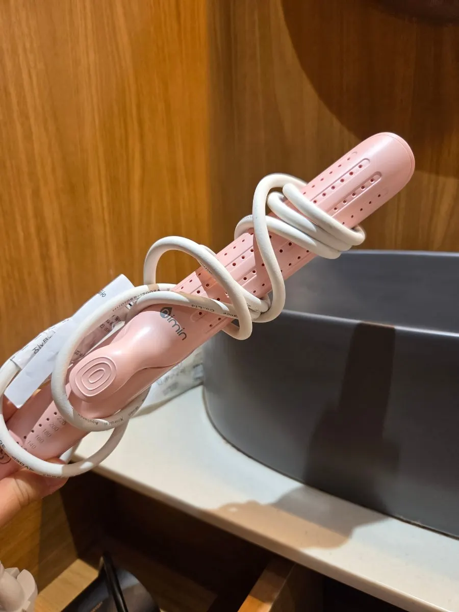 짐 보관용 공간과 옷걸이